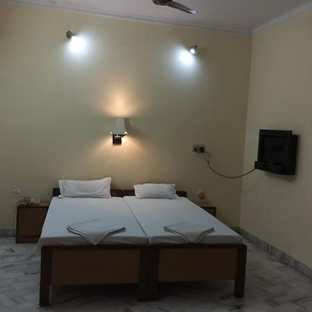 Sarnath Motel And Resort Варанаси Экстерьер фото