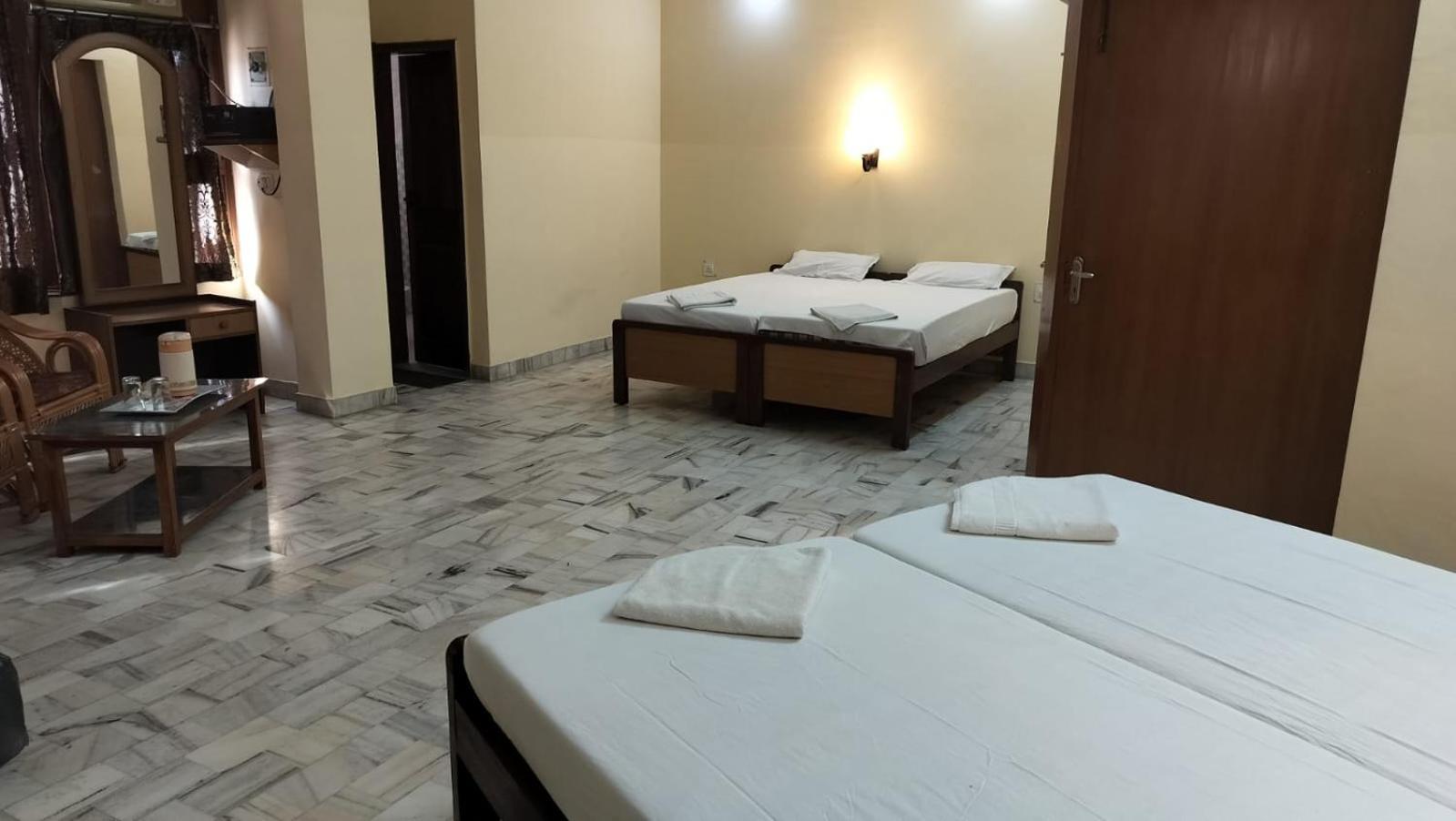 Sarnath Motel And Resort Варанаси Экстерьер фото
